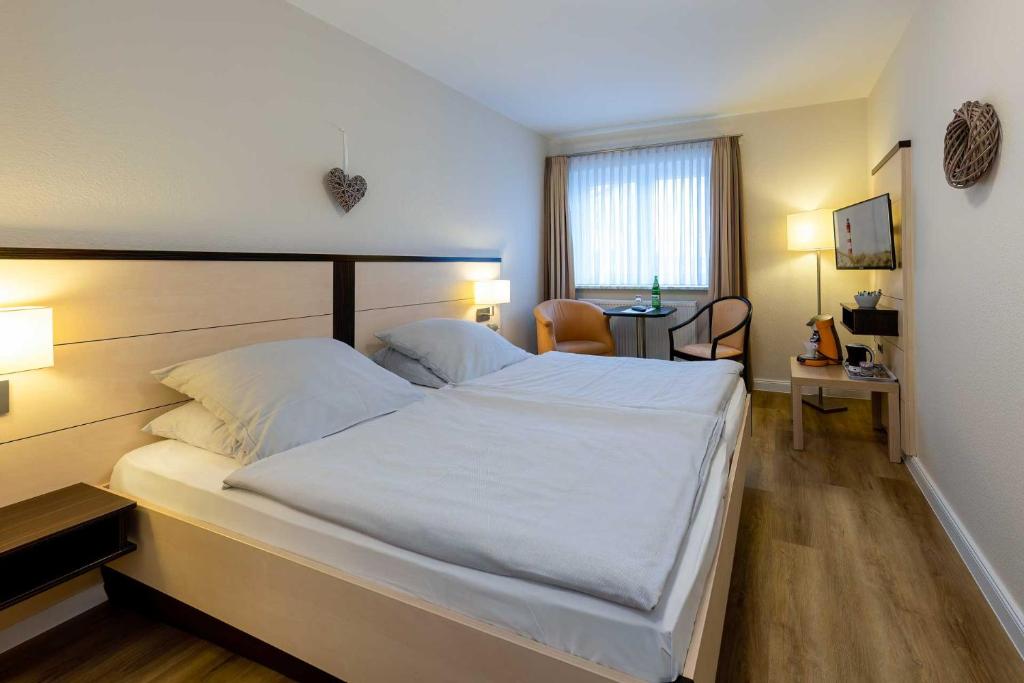Postel nebo postele na pokoji v ubytování Landgasthof Struckum