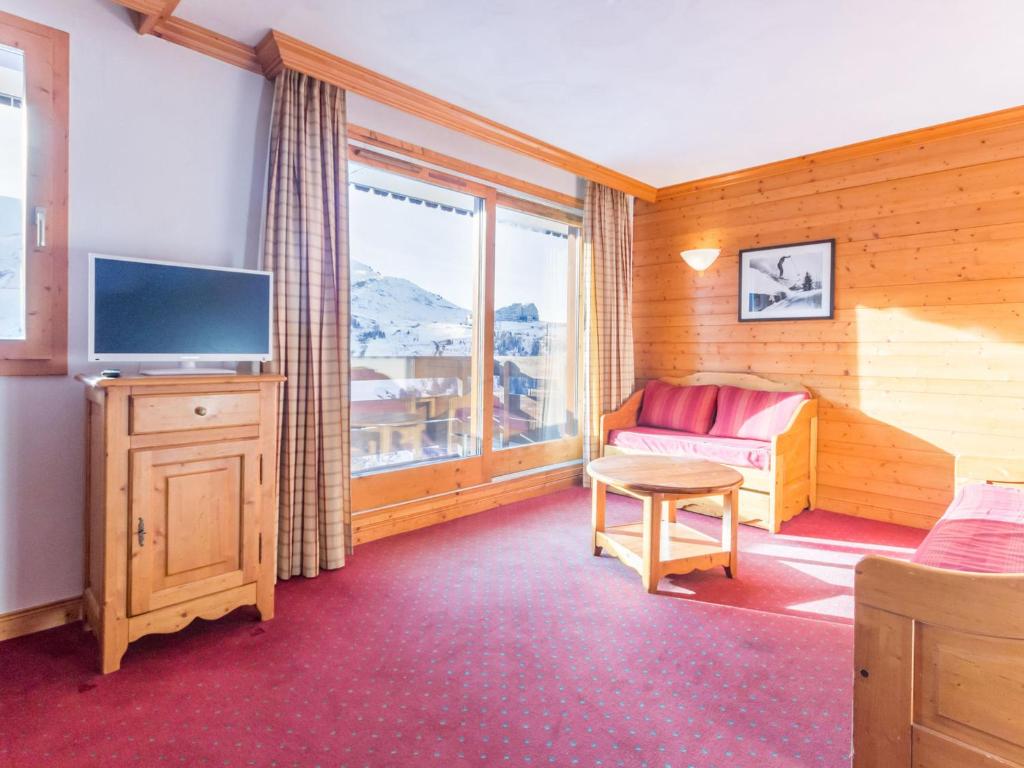 a room with a bed and a tv and a window at Appartement Plagne Villages, 3 pièces, 6 personnes - FR-1-181-2625 in La Plagne Tarentaise