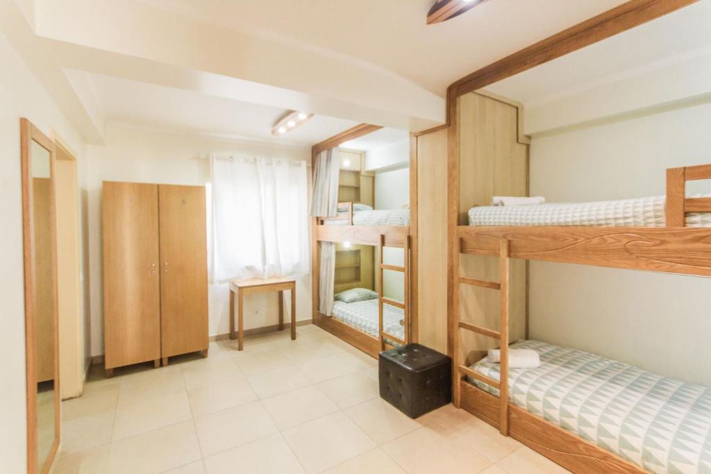 Postel nebo postele na pokoji v ubytování Peniche Surfcamp Hostel