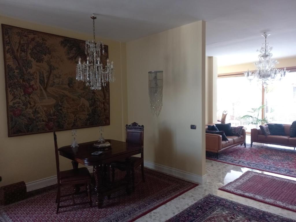 A seating area at Confortevole
