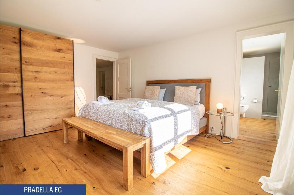 Postel nebo postele na pokoji v ubytování Chalet Pradella by Arosa Holiday