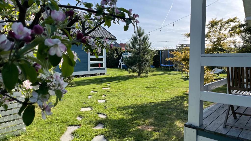 Ogród w obiekcie By The Sea Lodges