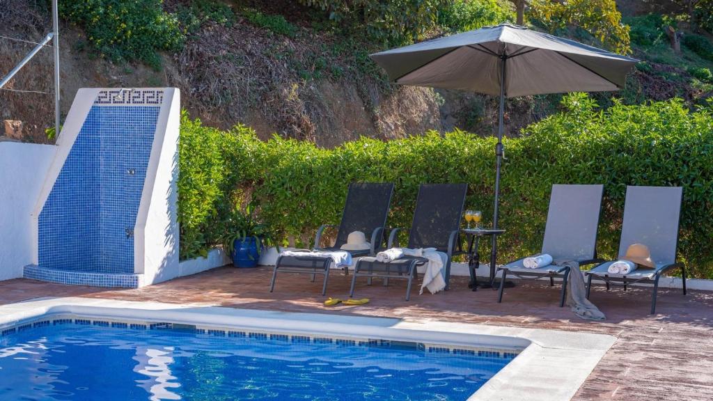 Bazén v ubytování Casa Maite Sol Nerja by Ruralidays nebo v jeho okolí