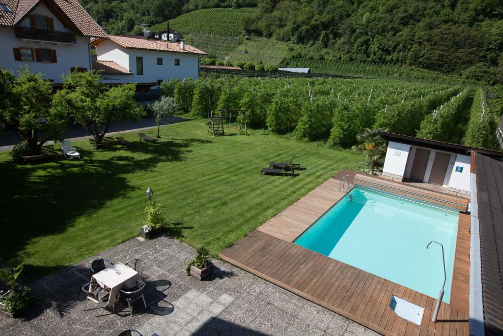 an aerial view of a yard with a swimming pool at Josefsheim in Lana