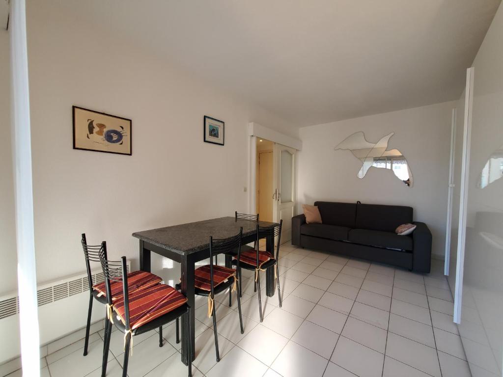 Posedenie v ubytovaní Port FREJUS T2 39m2 climatise Belle terrasse Balcon