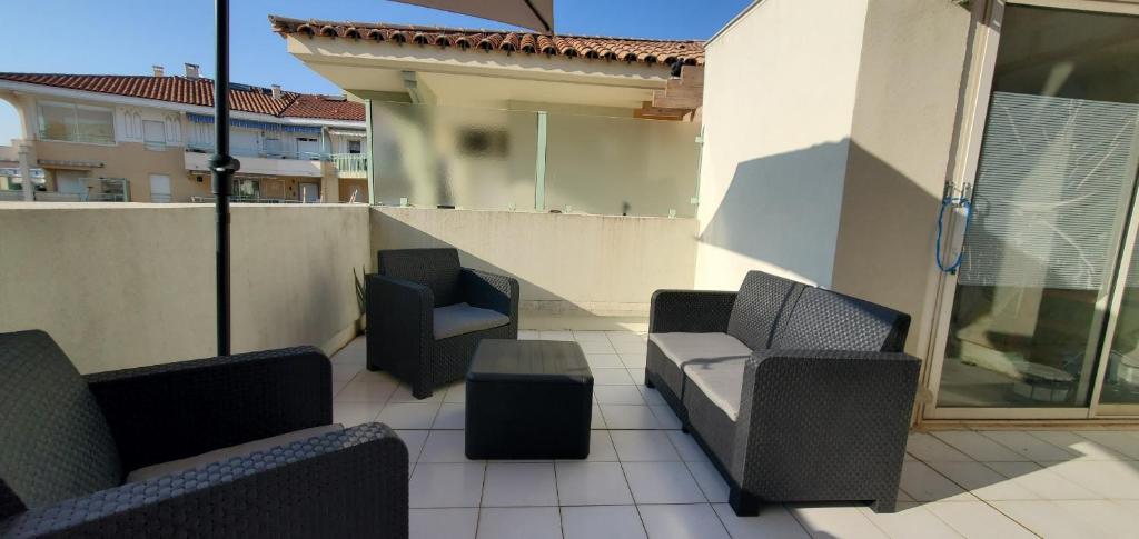 Balkón alebo terasa v ubytovaní Port FREJUS T2 39m2 climatise Belle terrasse Balcon