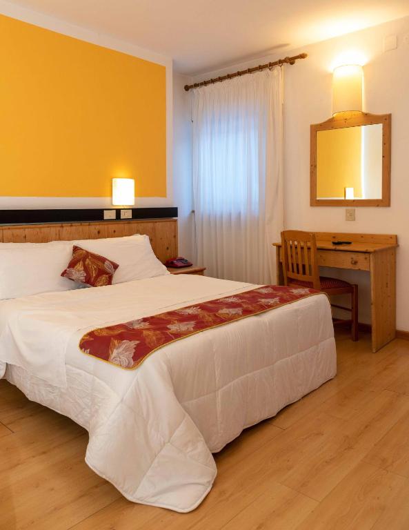 Postel nebo postele na pokoji v ubytování Hotel San Giusto