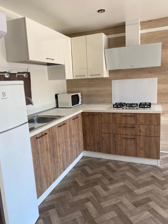 A kitchen or kitchenette at Camping Adriatico