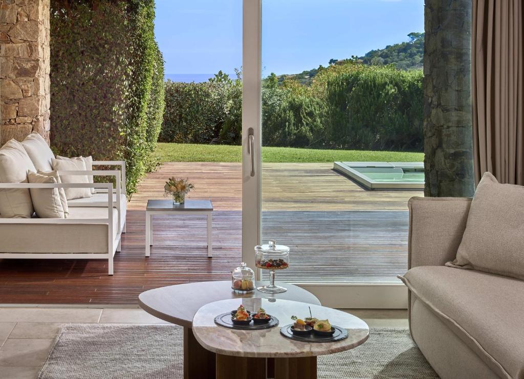Conrad Chia Laguna Sardinia - Suite Junior King Con Jardín Y Jacuzzi