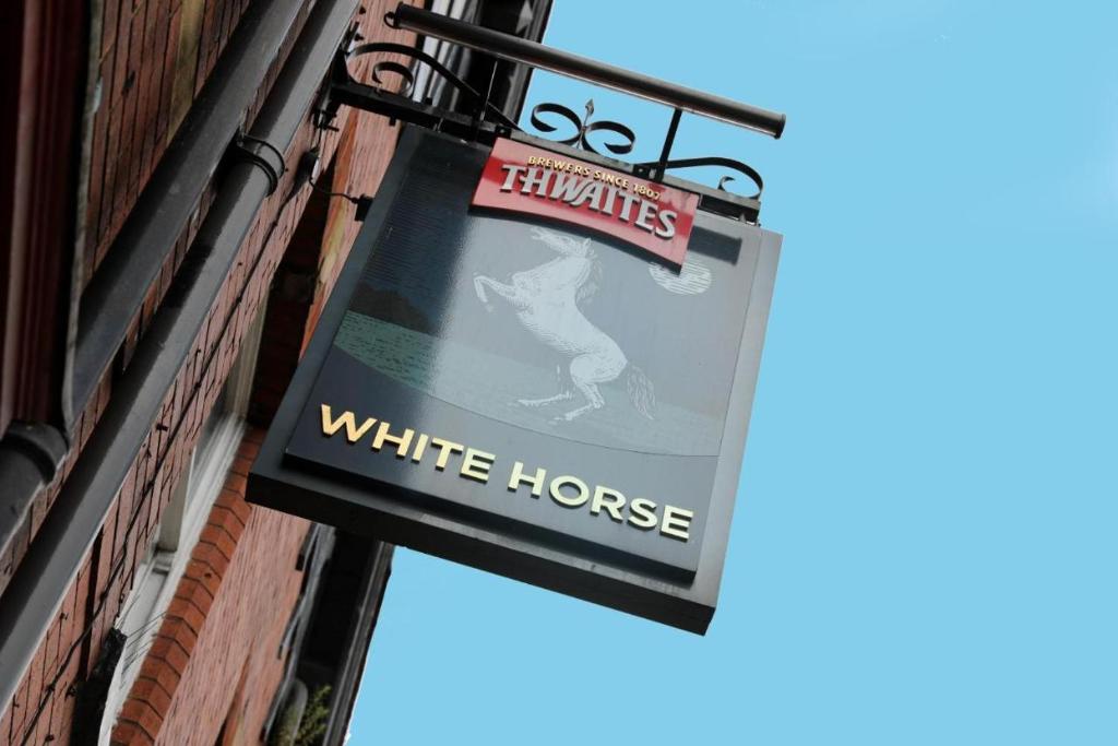 ヨークにあるThe White Horseの白馬の看板