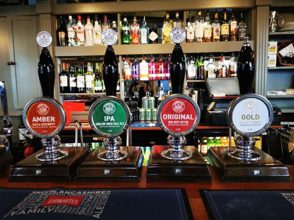 The White Horse - Resim 5