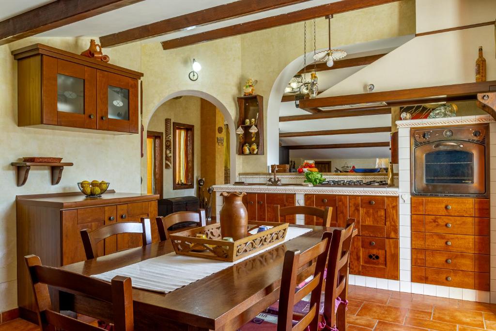 Kuchyň nebo kuchyňský kout v ubytování Villa TreA