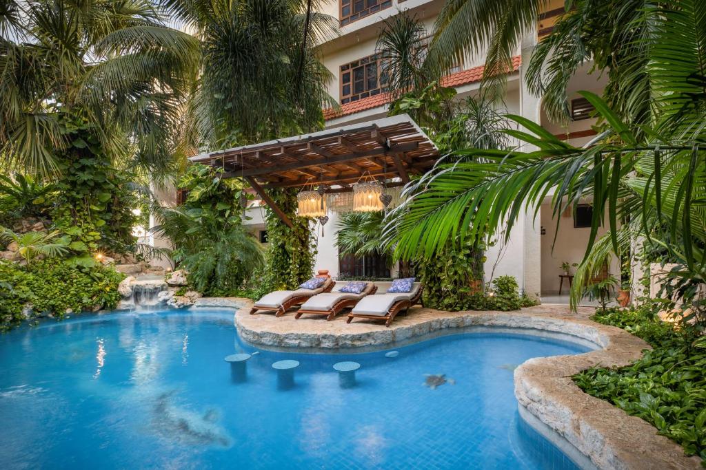 a swimming pool in the middle of a house at Hotel Hulku in Playa del Carmen