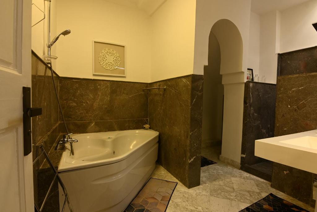 Koupelna v ubytování Riad-283 - 5 chambres avec piscine - Marrakech