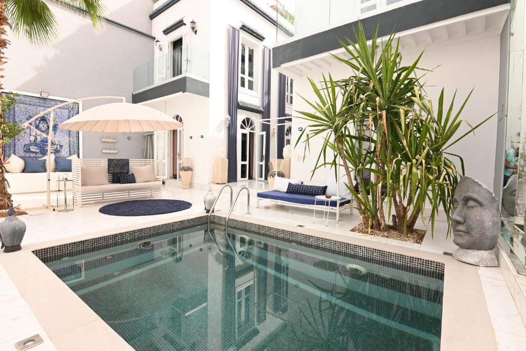 Bazén v ubytování Riad-283 - 5 chambres avec piscine - Marrakech nebo v jeho okolí