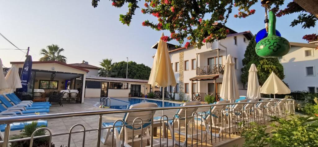 Bazén v ubytování Loya Vita Hotel nebo v jeho okolí