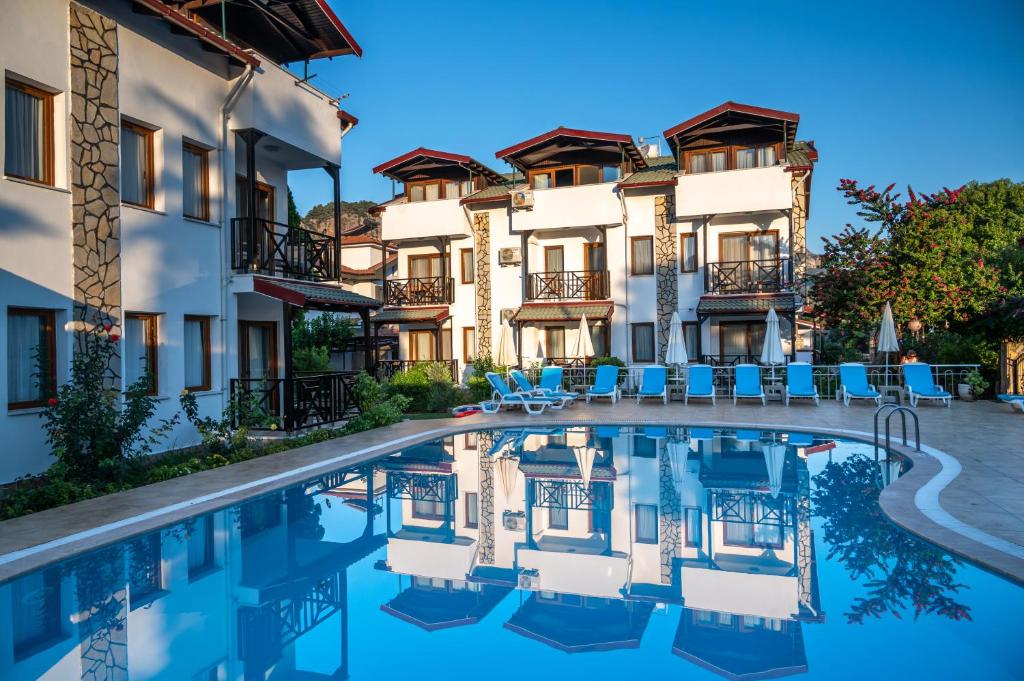 Bazén v ubytování Loya Vita Hotel nebo v jeho okolí