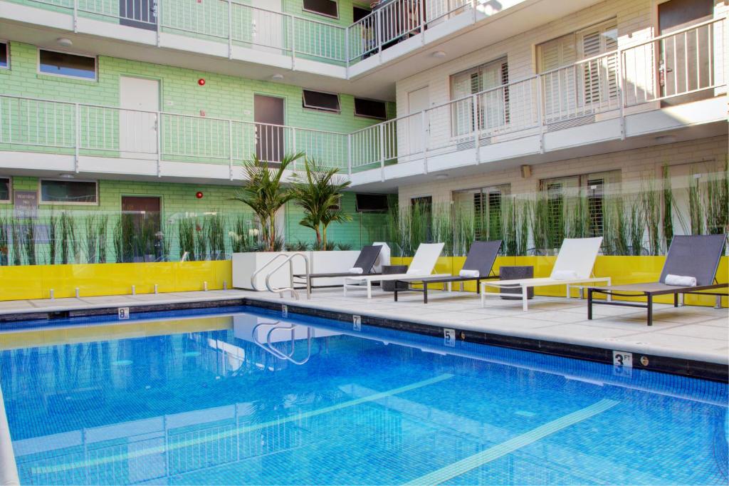 The Adler a Hollywood Hotelの敷地内または近くにあるプール