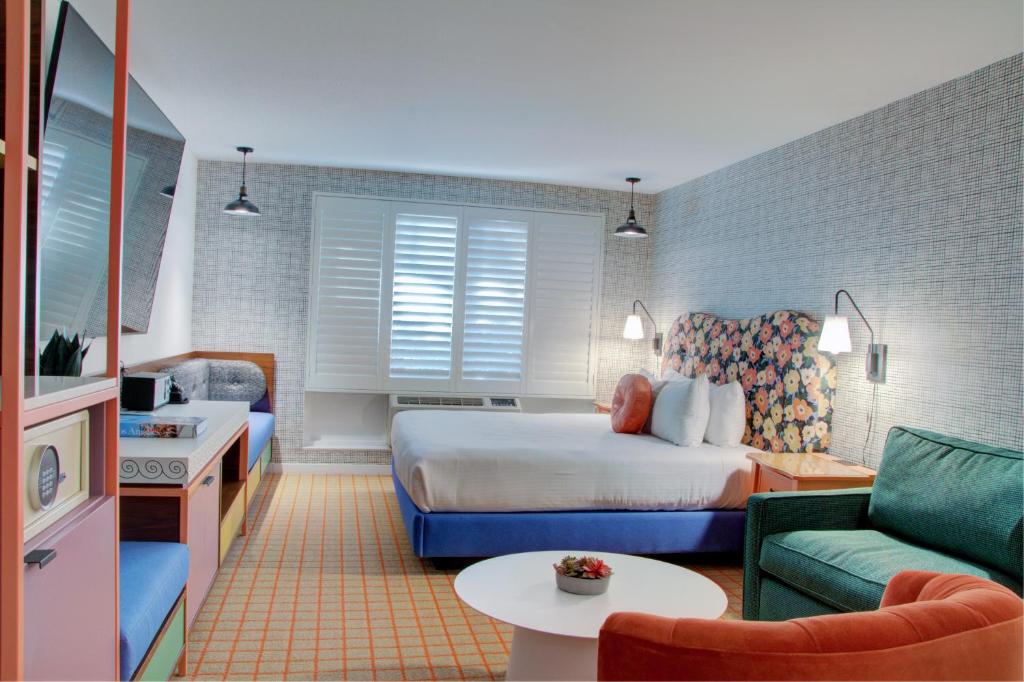 The Adler a Hollywood Hotelにあるテレビまたはエンターテインメントセンター