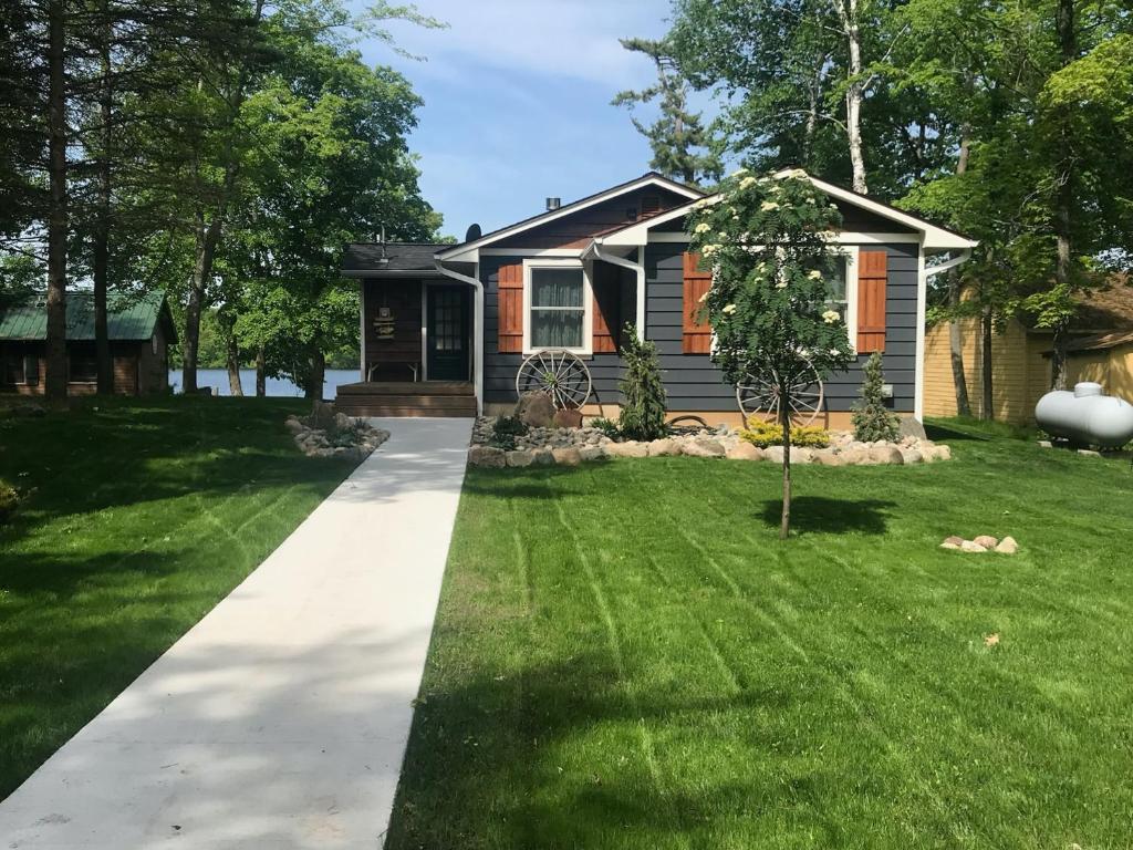 Just Cuz Luxury Cabin on Holt Lake, Garrison (updated prices 2024)