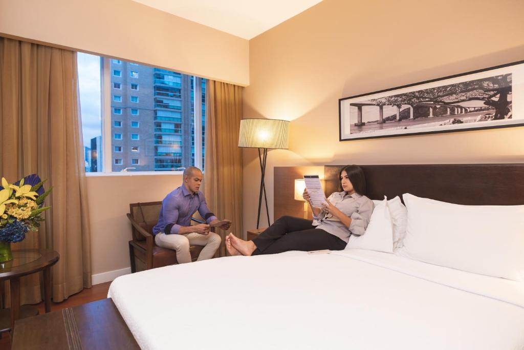 Postel nebo postele na pokoji v ubytování Golden Tulip Porto Vitória
