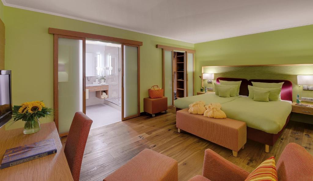 Postel nebo postele na pokoji v ubytování Hotel Sonnengut Wellness - Therme - Spa