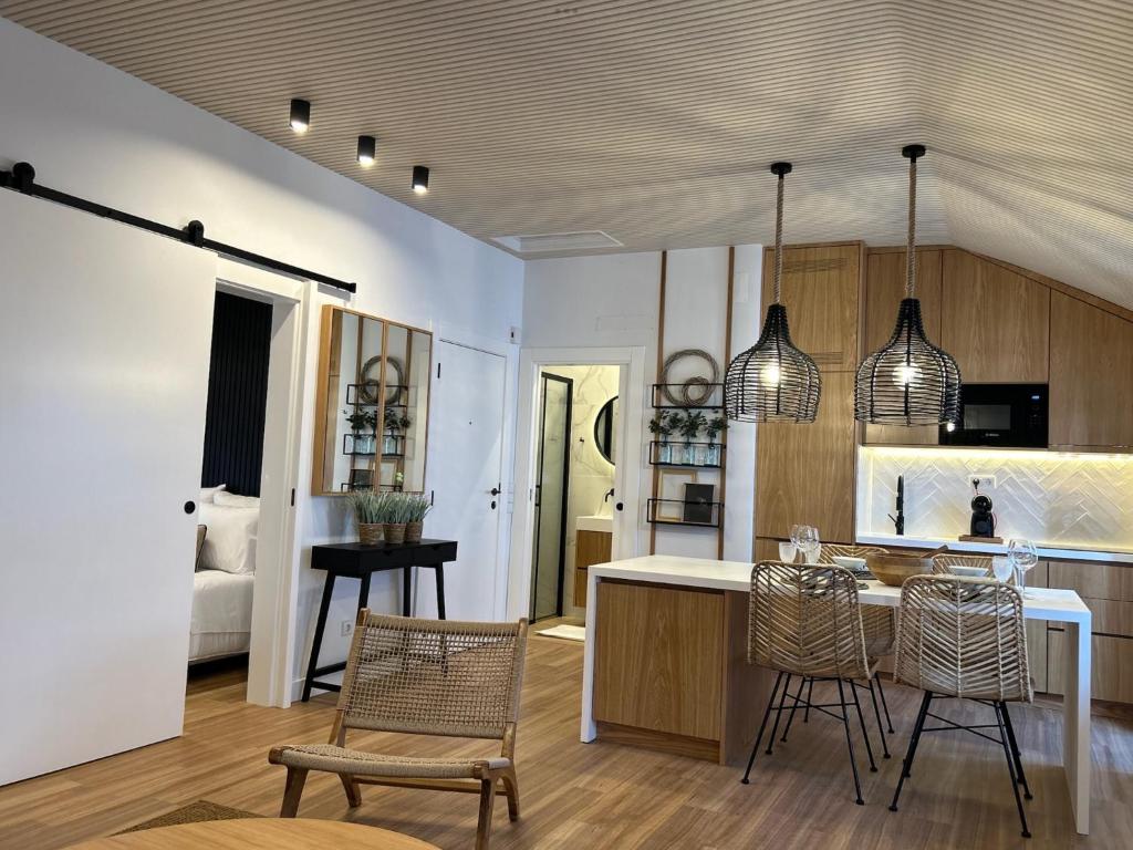 a kitchen and dining room with a table and chairs at Casa das Manas in Nazaré