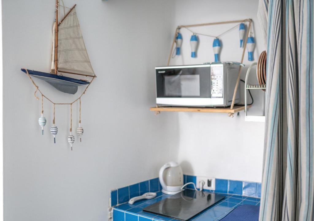 A kitchen or kitchenette at Capri magic house on the beach