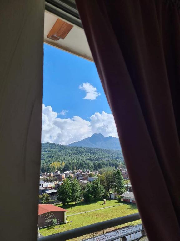 Nespecifikovaný výhled na hory nebo výhled na hory při pohledu z hotelu
