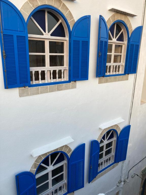 Fotografie z fotogalerie ubytování Riad Les Sables Bleus, médina, lumineux et terrasse privée sur mer v destinaci Essaouira