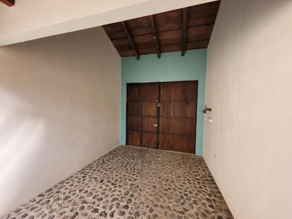 Amplia casa Antigua Guatemala con pérgola y jardín - Casa De Cuatro Dormitorios