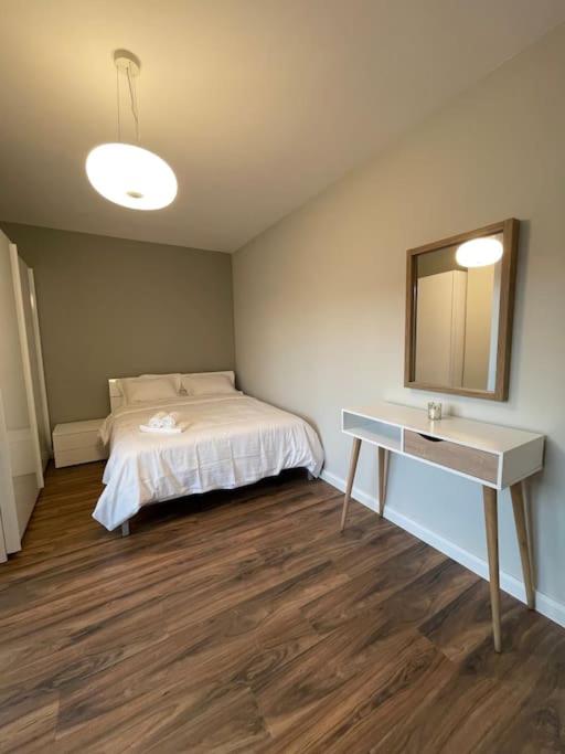 Square INN Deluxe Patio Apartment - Imazhi 7