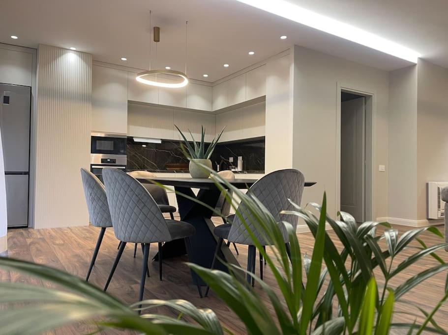Square INN Deluxe Patio Apartment - Imazhi 4