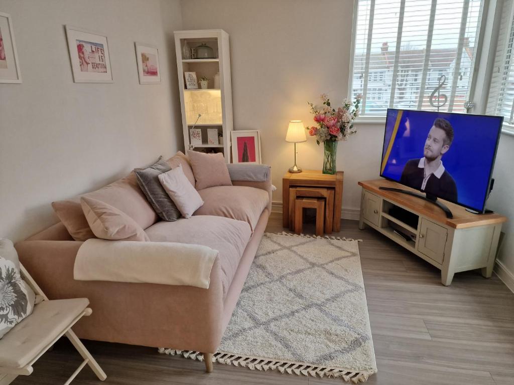 Apartment Luxury modern Apt with parking on Leigh Broadway, Leighon