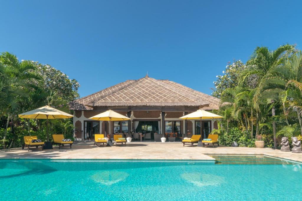 A piscina localizada em Villa Cerah ou nos arredores
