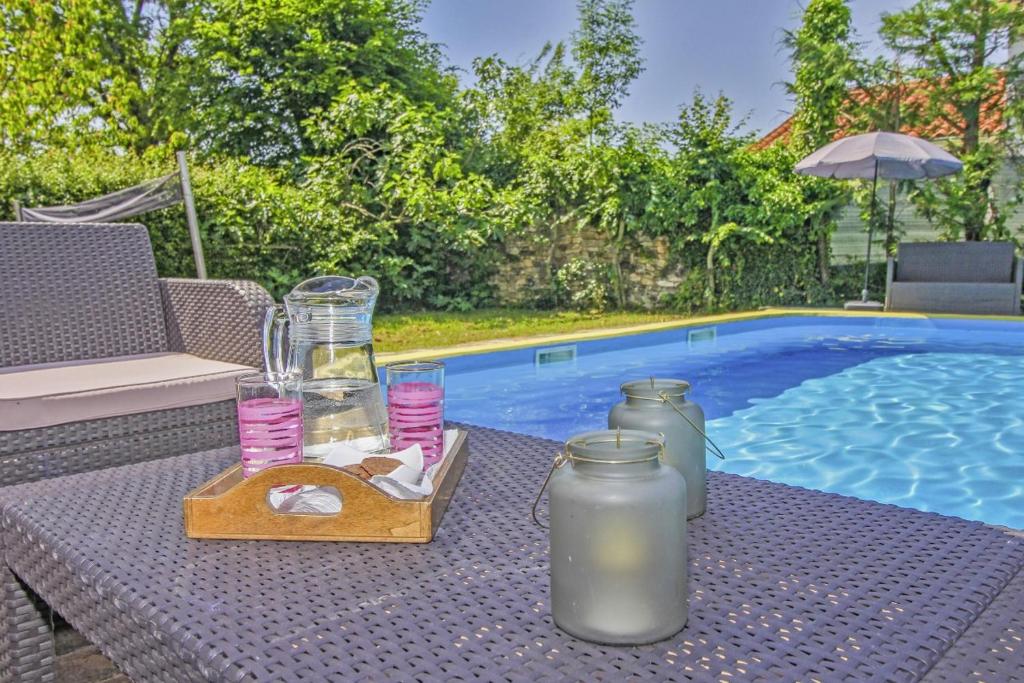 Basen w obiekcie Filip in Kraj Drage (Haus für 4-5 Personen) lub w pobliżu