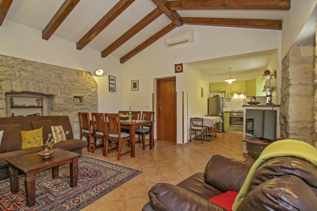 Kuchyň nebo kuchyňský kout v ubytování Jakov in Županići (Haus für 2-4 Personen)