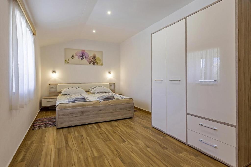 Postel nebo postele na pokoji v ubytování Villa Rina in Barat (Haus für 6-8 Personen)