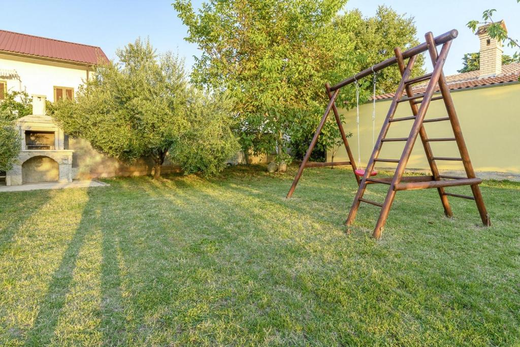 Ogród w obiekcie Bojana in Ližnjan (Haus für 4-5 Personen)