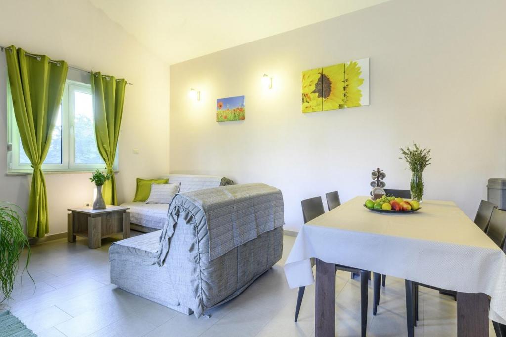 Część wypoczynkowa w obiekcie Bojana in Ližnjan (Haus für 4-5 Personen)