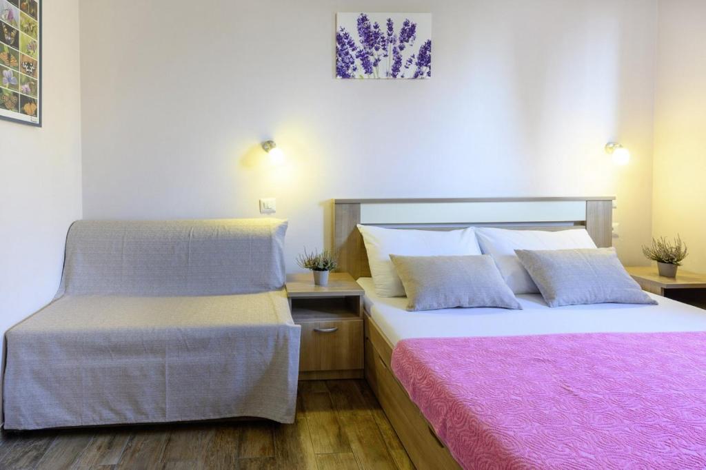 Łóżko lub łóżka w pokoju w obiekcie Bojana in Ližnjan (Haus für 4-5 Personen)