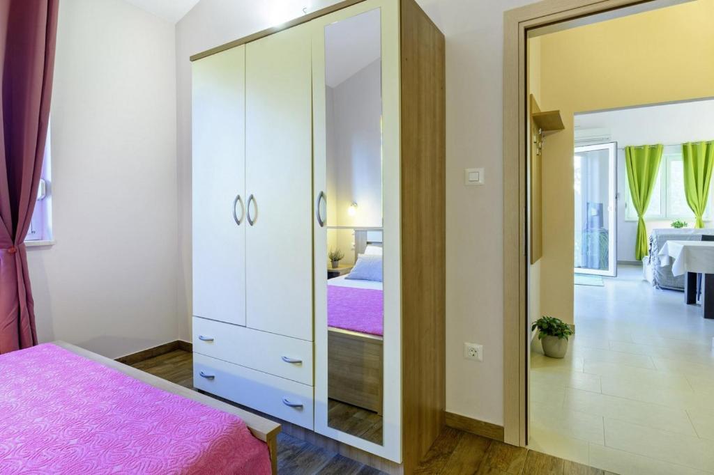 Łóżko lub łóżka w pokoju w obiekcie Bojana in Ližnjan (Haus für 4-5 Personen)