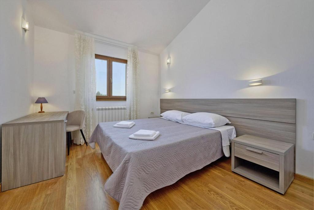 Posteľ alebo postele v izbe v ubytovaní Villa Theresa in Ližnjan (Haus für 12 Personen)