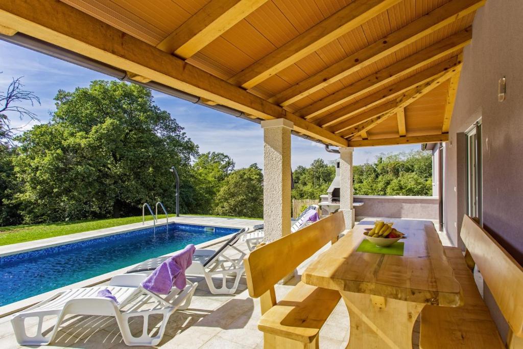 Bazén v ubytovaní Villa Mate in Kuhari - Haus für 8 Personen alebo v jeho blízkosti