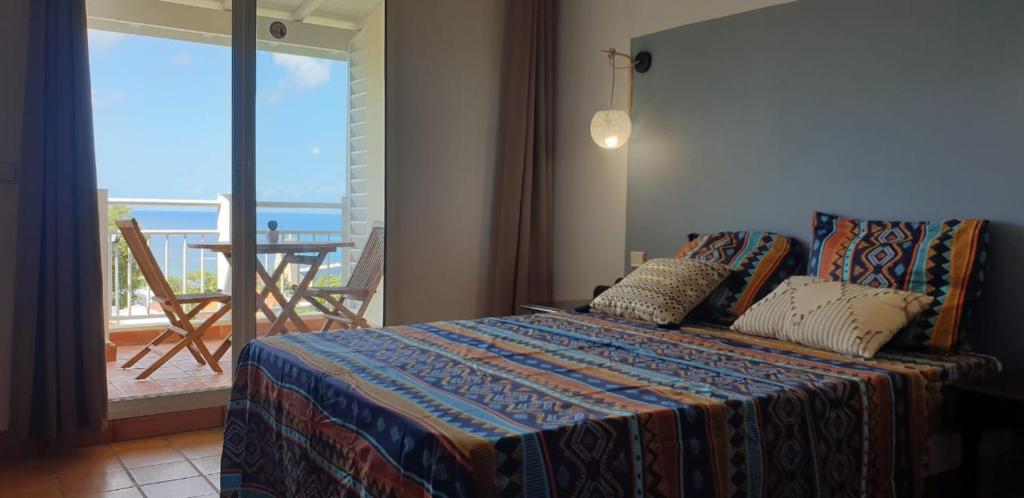Postel nebo postele na pokoji v ubytování Studio à Tartane en Martinique proche de la mer.