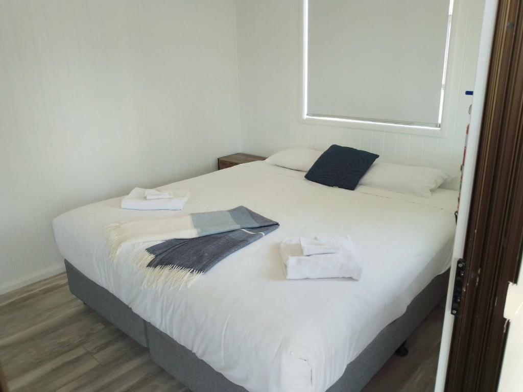 Townsville Lakes Holiday Park - Studio Met Uitzicht Op Het Zwembad