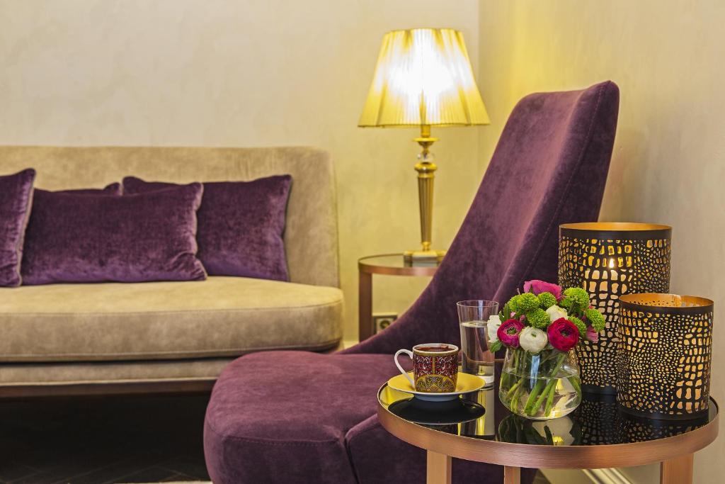 A seating area at Meroddi Bagdatliyan Hotel