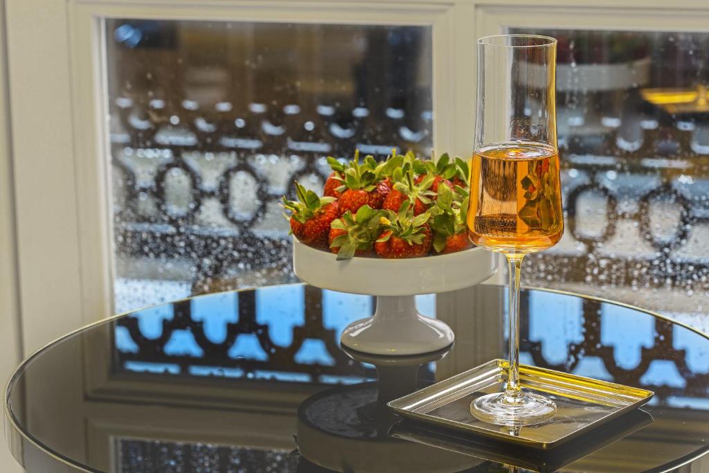 Meroddi Bagdatliyan Hotel italokat is kínál