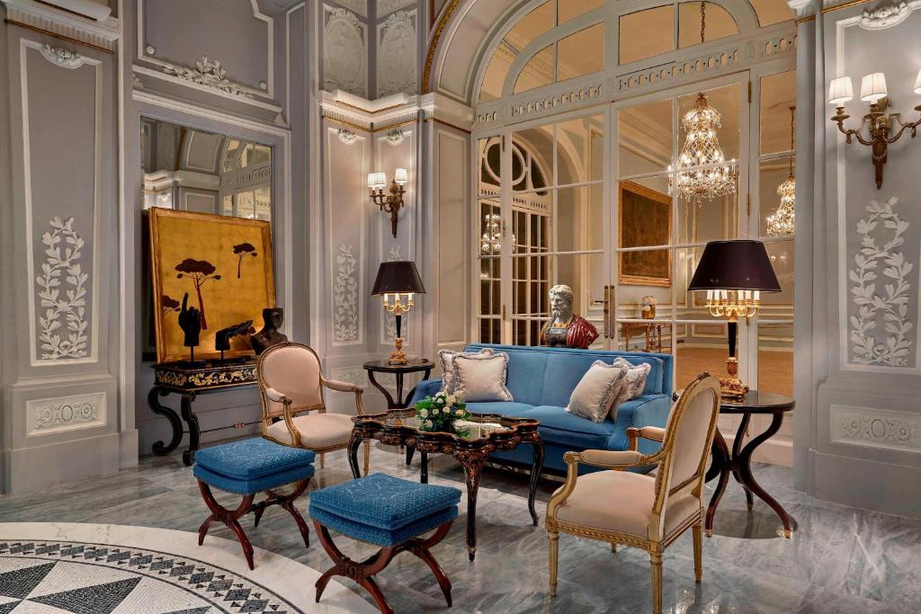 Posezení v ubytování The St. Regis Rome