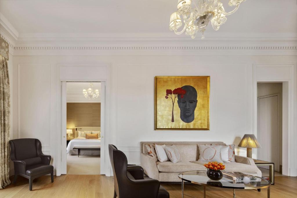 Postel nebo postele na pokoji v ubytování The St. Regis Rome